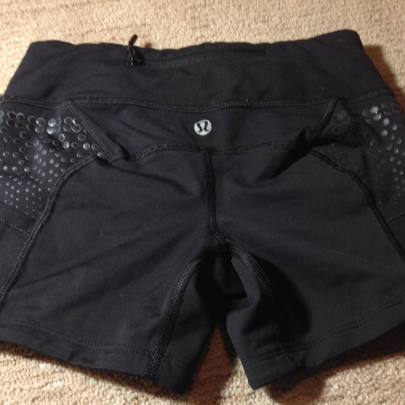 Lululemon Dart and Dash Shorts Black - Picture 2 of 5